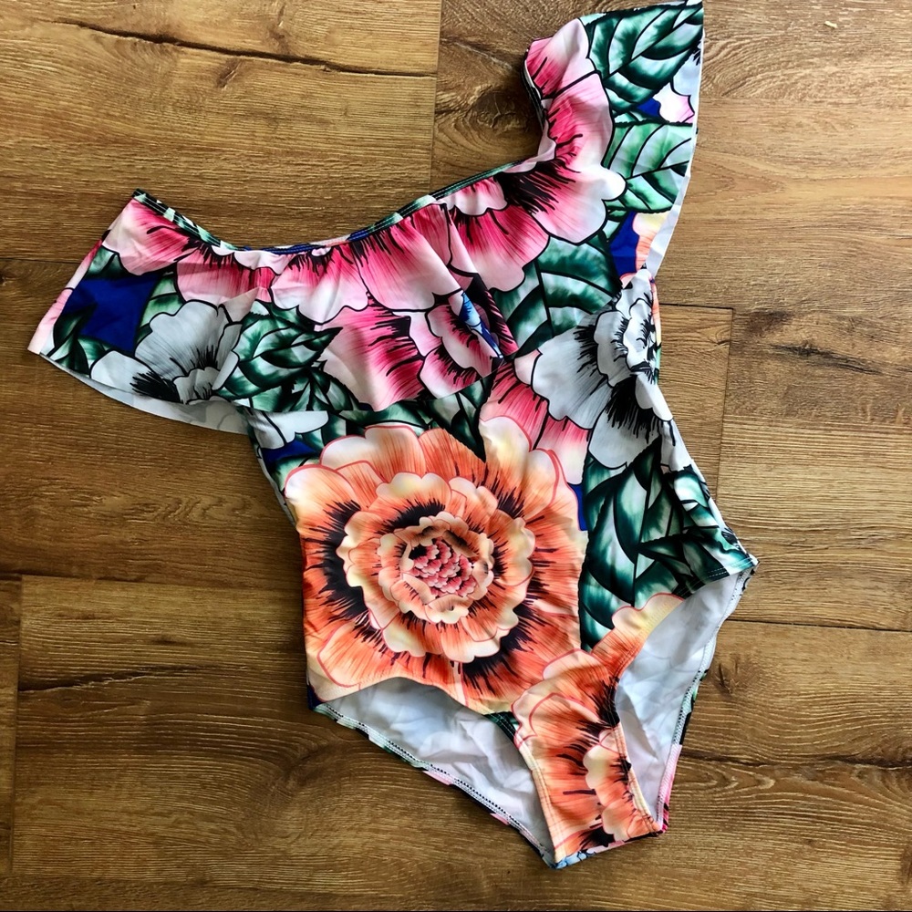 Size L Women’s Printed Swimsuit